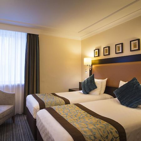 Thistle London Heathrow Terminal 5 Hillingdon Exterior photo