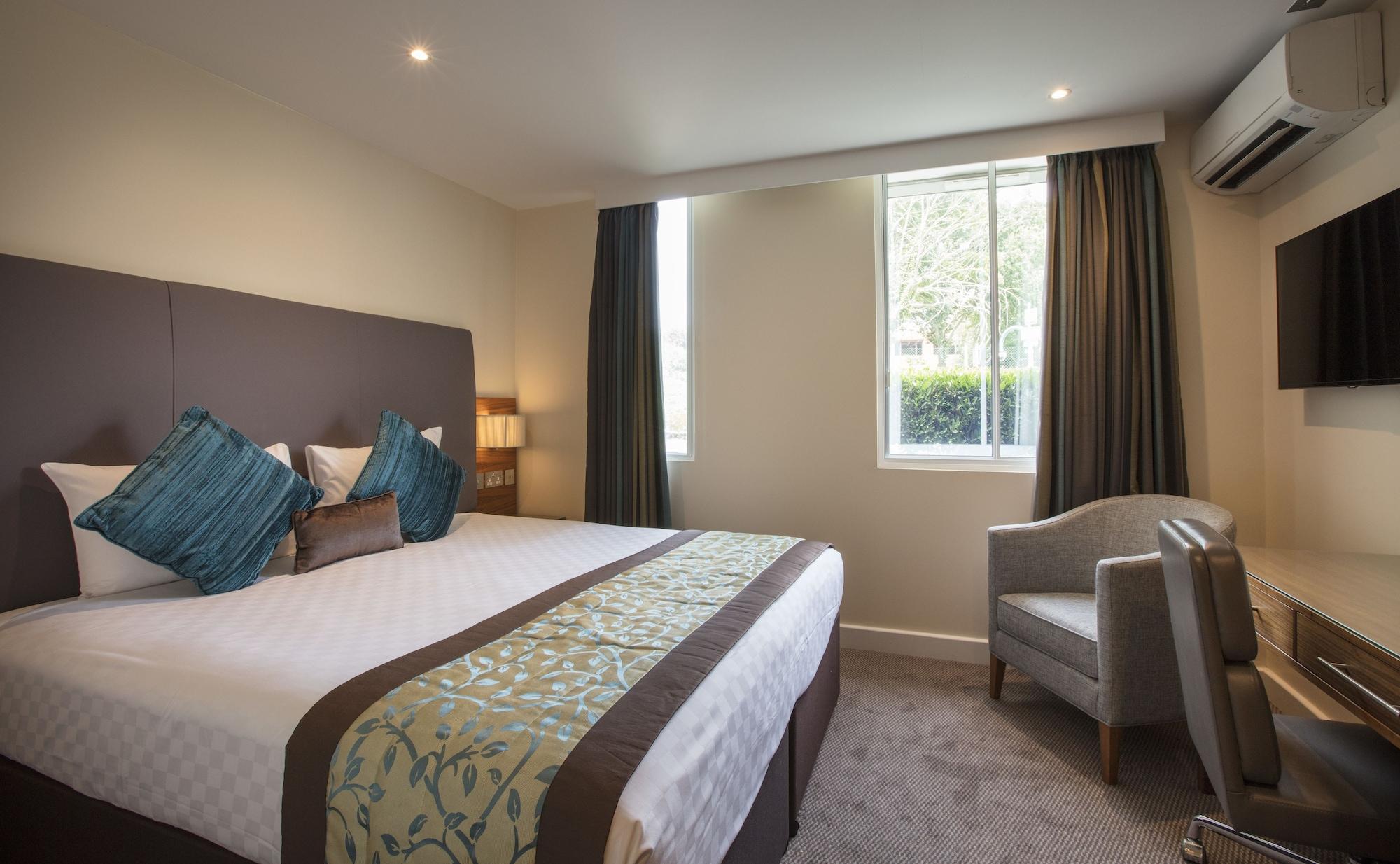 Thistle London Heathrow Terminal 5 Hillingdon Exterior photo