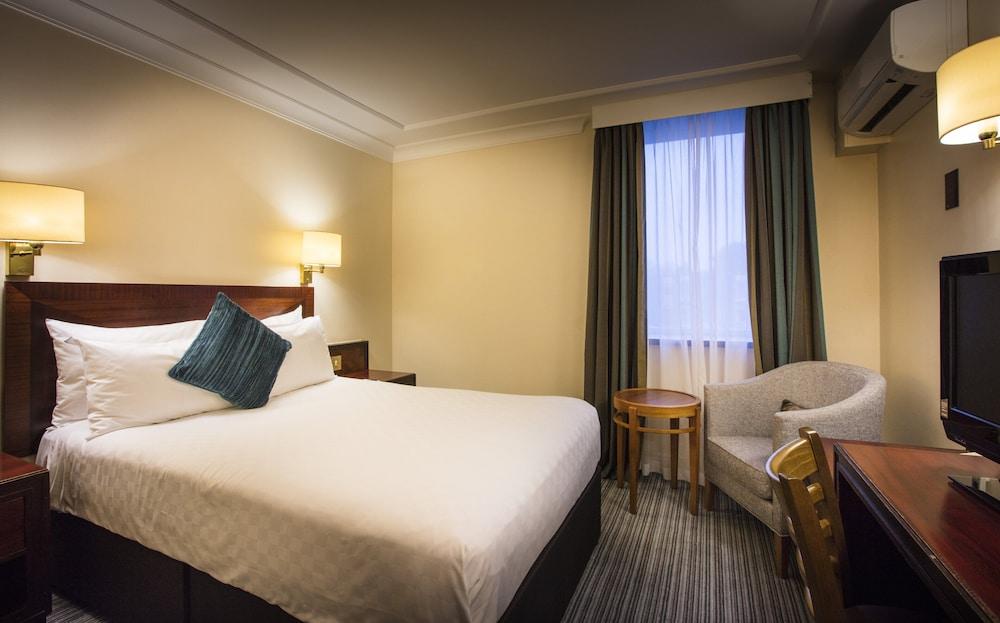 Thistle London Heathrow Terminal 5 Hillingdon Exterior photo