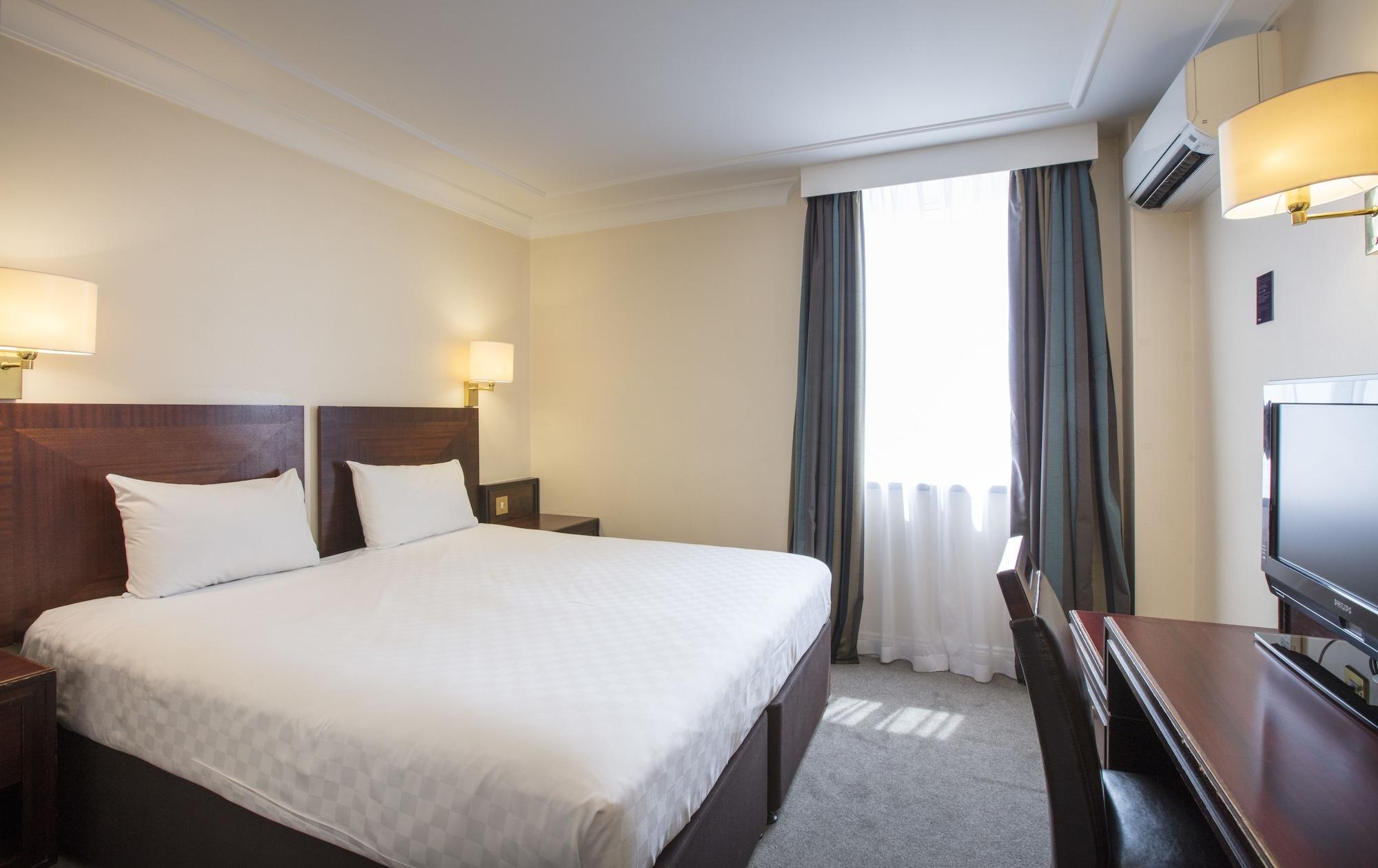 Thistle London Heathrow Terminal 5 Hillingdon Exterior photo