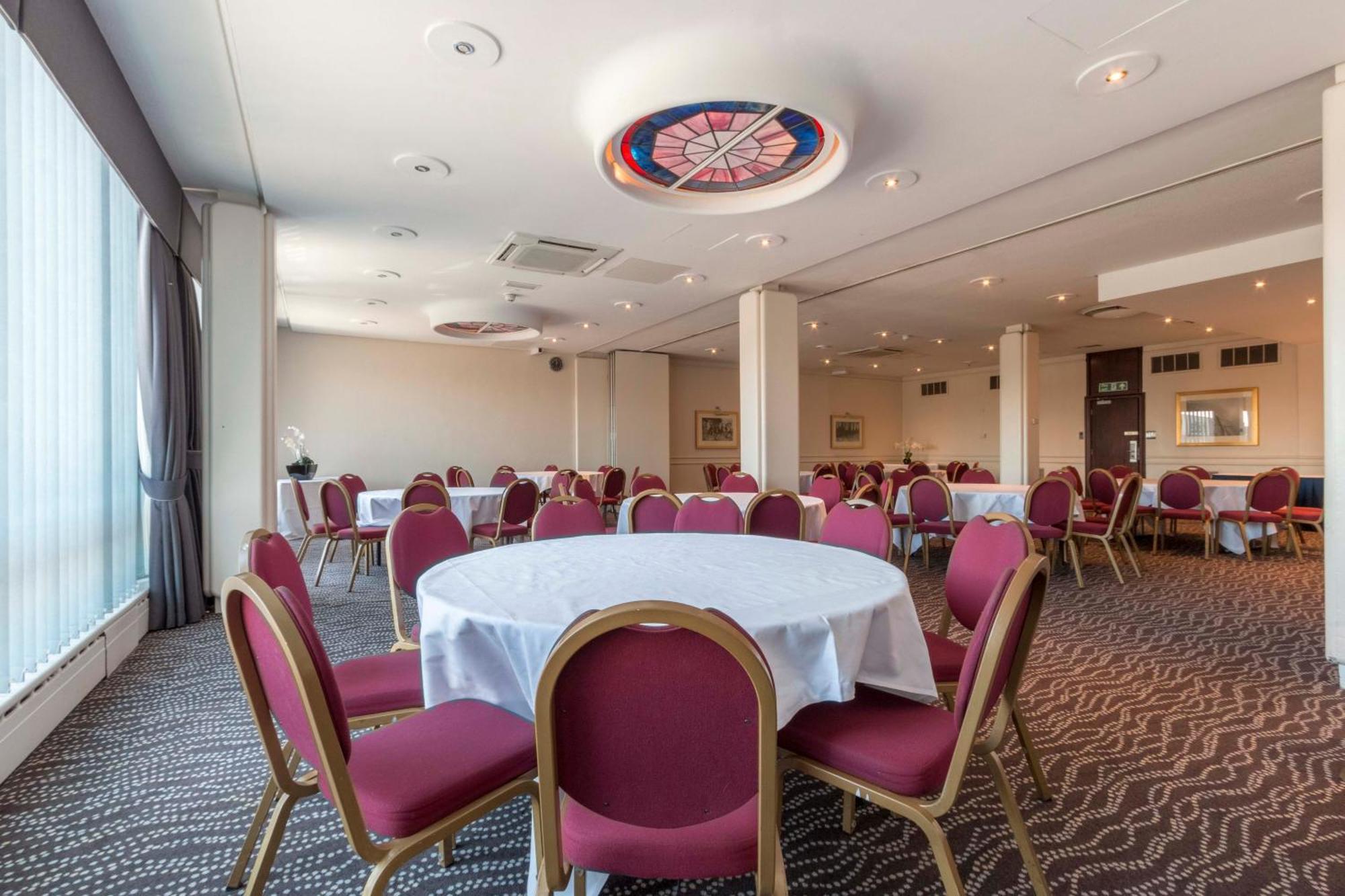 Thistle London Heathrow Terminal 5 Hillingdon Exterior photo
