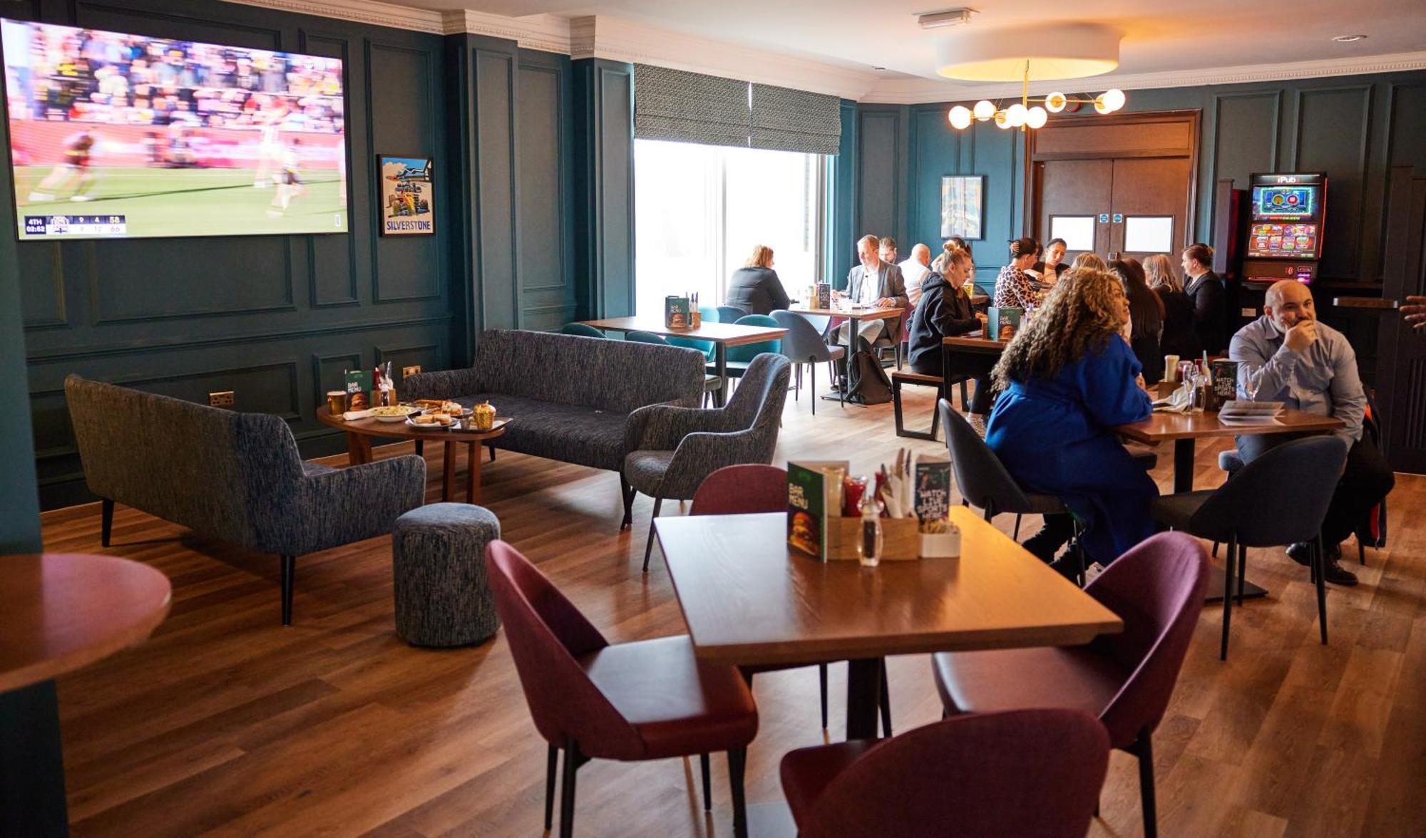 Thistle London Heathrow Terminal 5 Hillingdon Exterior photo
