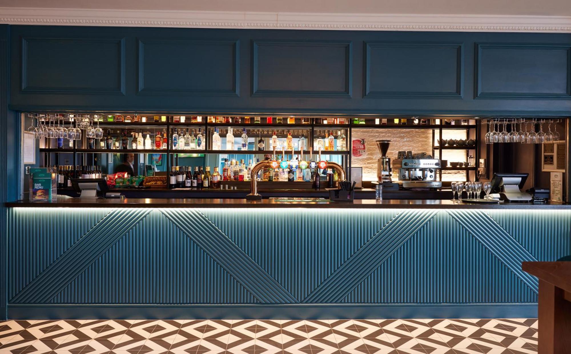 Thistle London Heathrow Terminal 5 Hillingdon Exterior photo