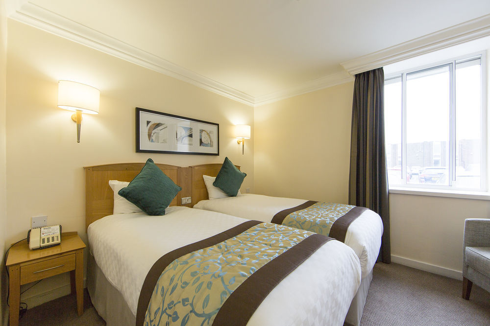 Thistle London Heathrow Terminal 5 Hillingdon Exterior photo
