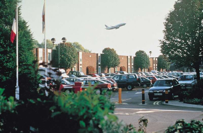 Thistle London Heathrow Terminal 5 Hillingdon Exterior photo