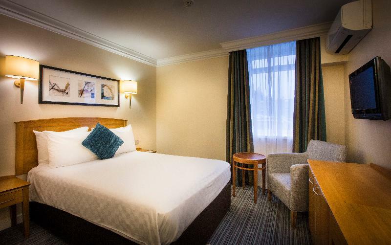 Thistle London Heathrow Terminal 5 Hillingdon Exterior photo