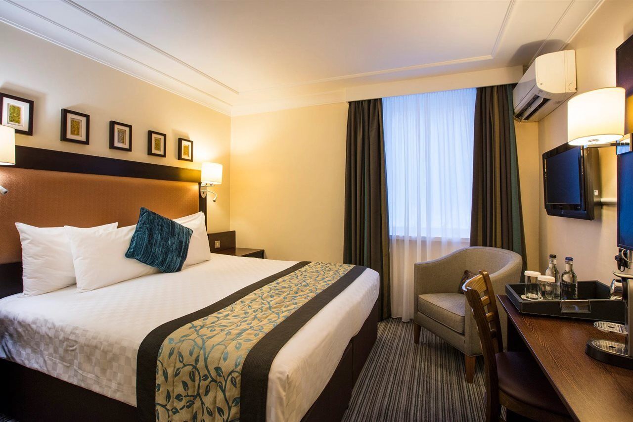 Thistle London Heathrow Terminal 5 Hillingdon Exterior photo