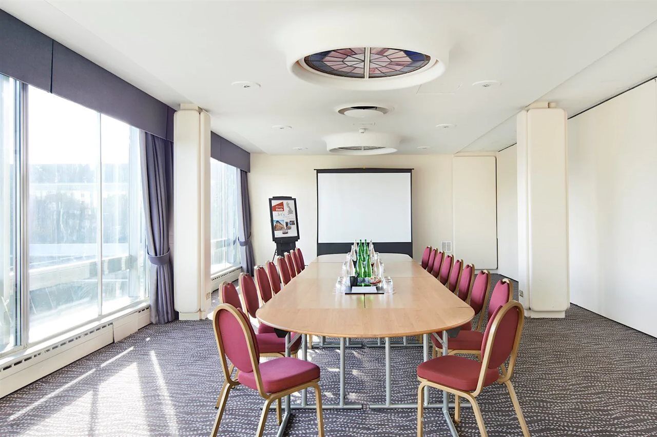 Thistle London Heathrow Terminal 5 Hillingdon Exterior photo