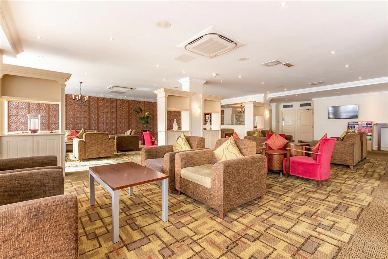 Thistle London Heathrow Terminal 5 Hillingdon Exterior photo